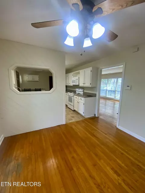 Dining - 312 Maple St, Clinton, TN 37716 photo 1 of 2