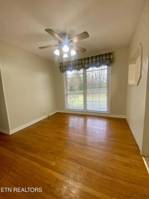 Dining - 312 Maple St, Clinton, TN 37716 photo 2 of 2