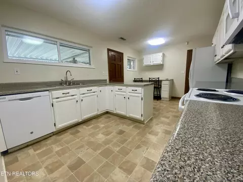Kitchen - 312 Maple St, Clinton, TN 37716 photo 2 of 4