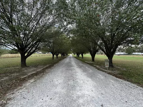 206 Hills Acres Ln, Quebeck, TN 37579