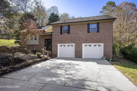 104 Esquire Ct, Oak Ridge, TN 37830