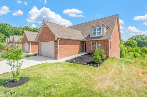 1160 Meadow Walk Ln #58, Lenoir City, TN 37772