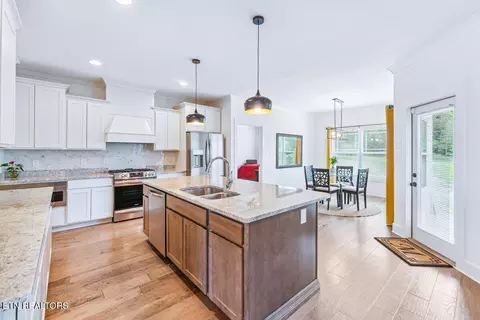 133 Black Oak Dr, Oak Ridge, TN 37830