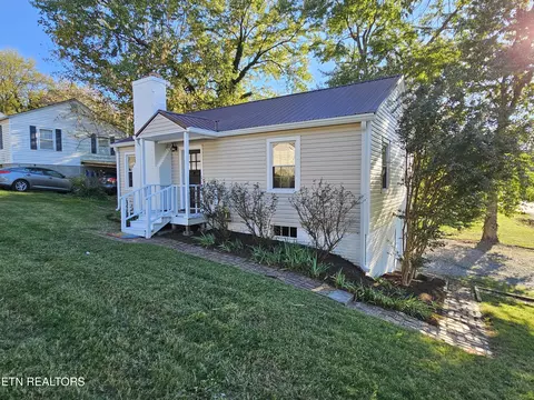 111 S Everett High Rd, Maryville, TN 37804