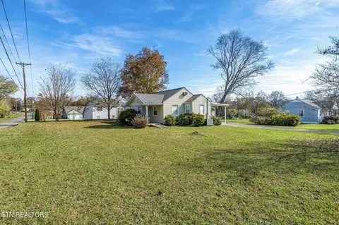 3800 NE Valley View Dr, Knoxville, TN 37917