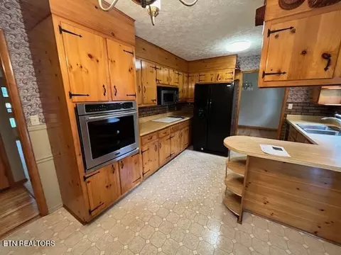 Kitchen - 154 E Wolf Valley Rd, Heiskell, TN 37754 photo 4 of 5