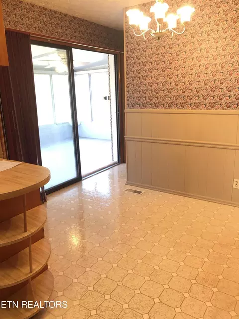 Dining - 154 E Wolf Valley Rd, Heiskell, TN 37754 photo 2 of 2