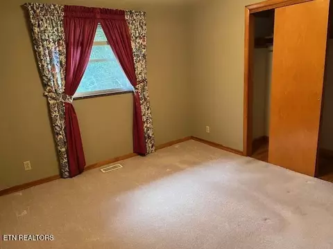 Bedroom - 154 E Wolf Valley Rd, Heiskell, TN 37754 photo 6 of 6