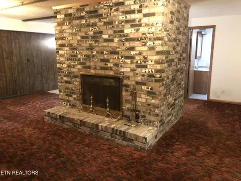 Living - 154 E Wolf Valley Rd, Heiskell, TN 37754 photo 6 of 7