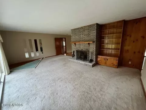 Living - 154 E Wolf Valley Rd, Heiskell, TN 37754 photo 3 of 7