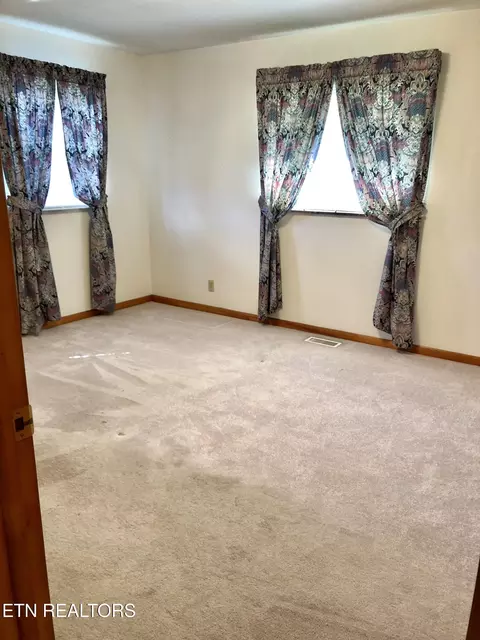 Bedroom - 154 E Wolf Valley Rd, Heiskell, TN 37754 photo 1 of 6