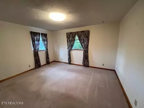 Bedroom - 154 E Wolf Valley Rd, Heiskell, TN 37754 photo 2 of 6