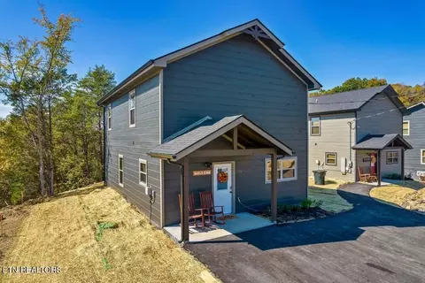 2105 Eagle Feather Dr, Sevierville, TN 37876
