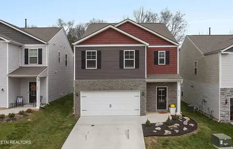 206 Centennial Village Dr, Oak Ridge, TN 37830