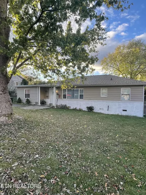635 Sunview Dr, Athens, TN 37303