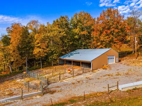 5671 Mountain Valley Rd, Thorn Hill, TN 37881