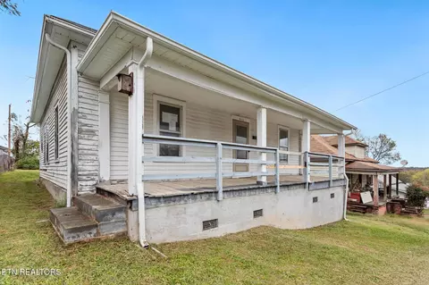 511 W 4th Ave, Lenoir City, TN 37771