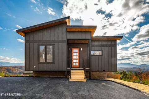 1834 Blue Tick Way, Sevierville, TN 37876