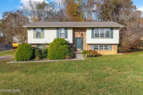 8405 Sonesta Dr, Knoxville, TN 37938