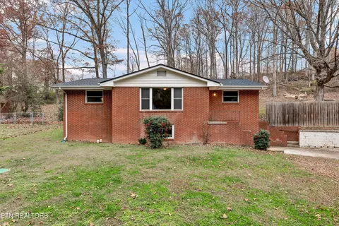 322 N Dogwood Rd, Powell, TN 37849