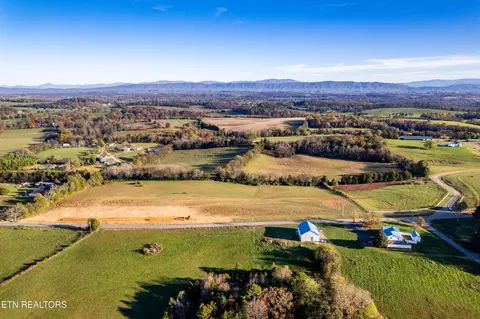 353 Meadow Rd, Greenback, TN 37742