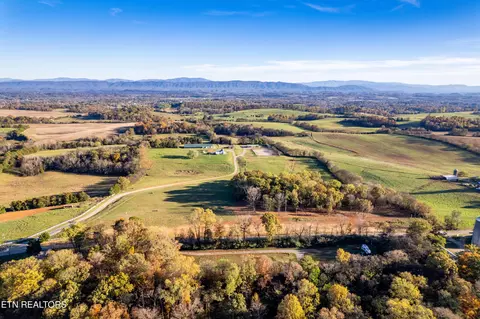 415 Meadow Rd, Greenback, TN 37742