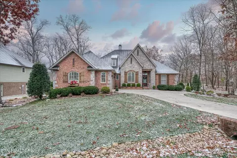 121 Stonewood Dr, Crossville, TN 38558