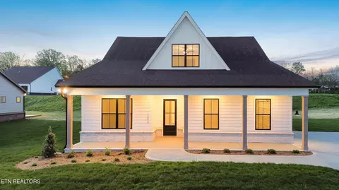 382 Poppy Pl, Lenoir City, TN 37772