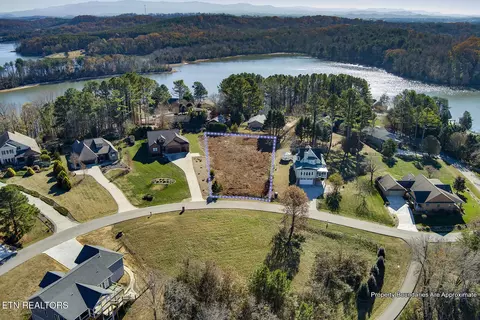 307 Southshore Dr, Greenback, TN 37742