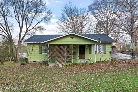 238 Hollifield Dr, Jacksboro, TN 37757