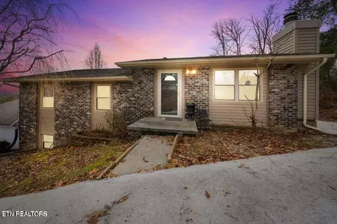 5242 Oakhill Dr, Knoxville, TN 37912