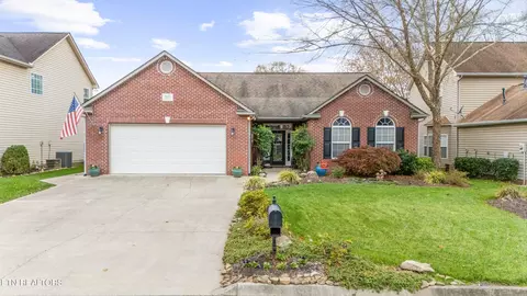 1629 Silver Oak Ln, Lenoir City, TN 37772