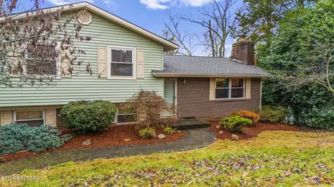 624 Clingman Dr, Knoxville, TN 37922