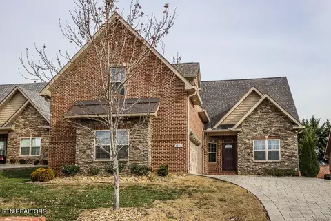 1564 Tsuga Dr, Alcoa, TN 37701