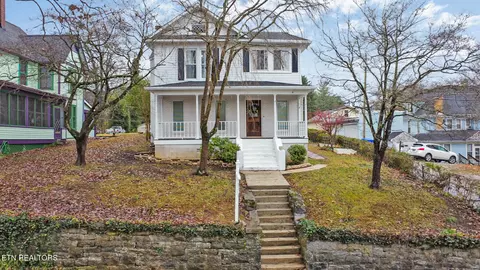 414 Clinton St, Harriman, TN 37748