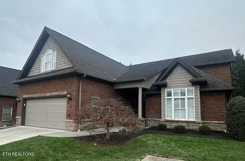 1918 Camden Dr, Maryville, TN 37803