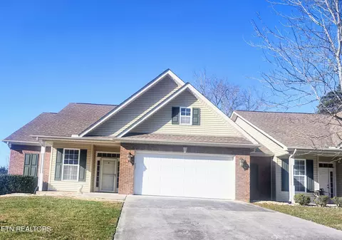 709 Mountainoak Ln, Powell, TN 37849