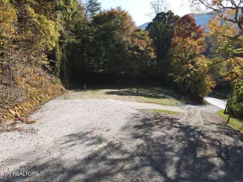 2806 Old Chilhowee Rd, Walland, TN 37886