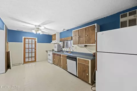 114 Loop Rd, Powell, TN 37849 photo 10
