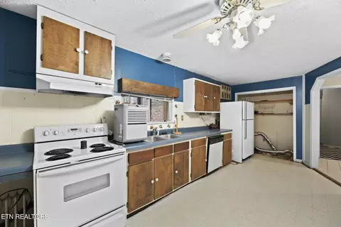 114 Loop Rd, Powell, TN 37849 photo 9