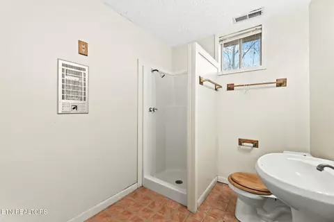 114 Loop Rd, Powell, TN 37849 photo 14