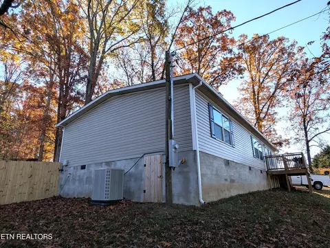 526 Green Hill Rd, Dandridge, TN 37725