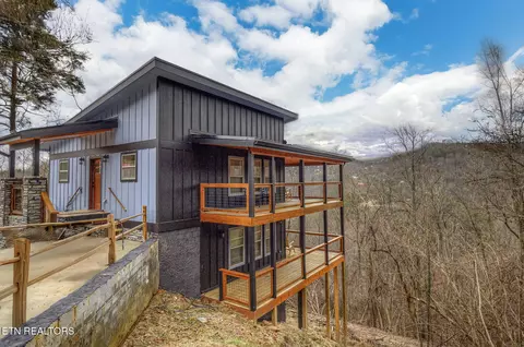 1976 Backhome Ln, Sevierville, TN 37876