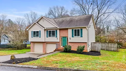 808 Lake Glen Ln, Knoxville, TN 37920