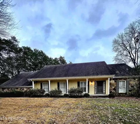 12112 N Fox Den Dr, Knoxville, TN 37934