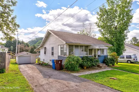 1226 Locust St, Alcoa, TN 37701