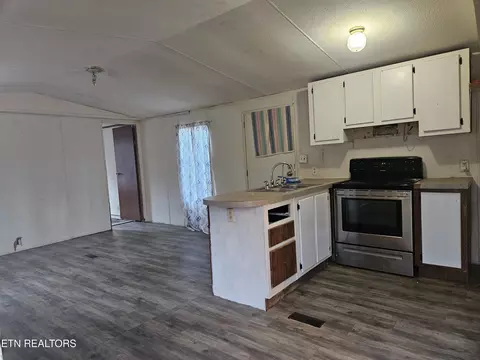 121 Isham Ln, Harriman, TN 37748