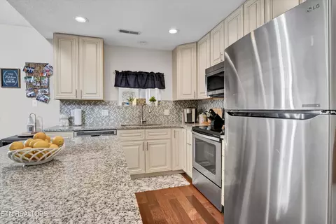 Kitchen - 3729 Holgate Ln, Powell, TN 37849 photo 4 of 4