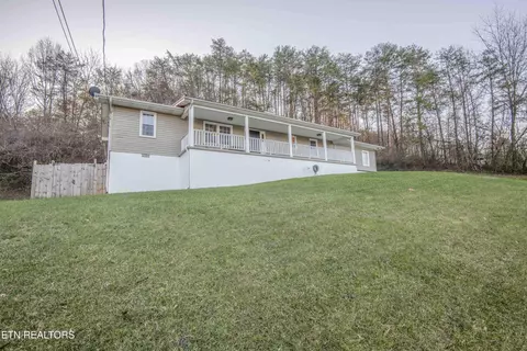 111 Valley View Ln, Heiskell, TN 37754 photo 2