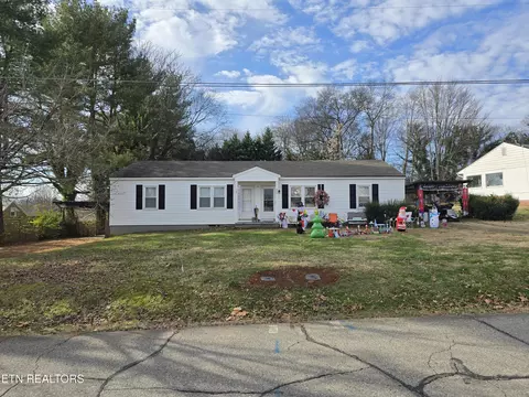 323-325 S Magnolia St, Maryville, TN 37803